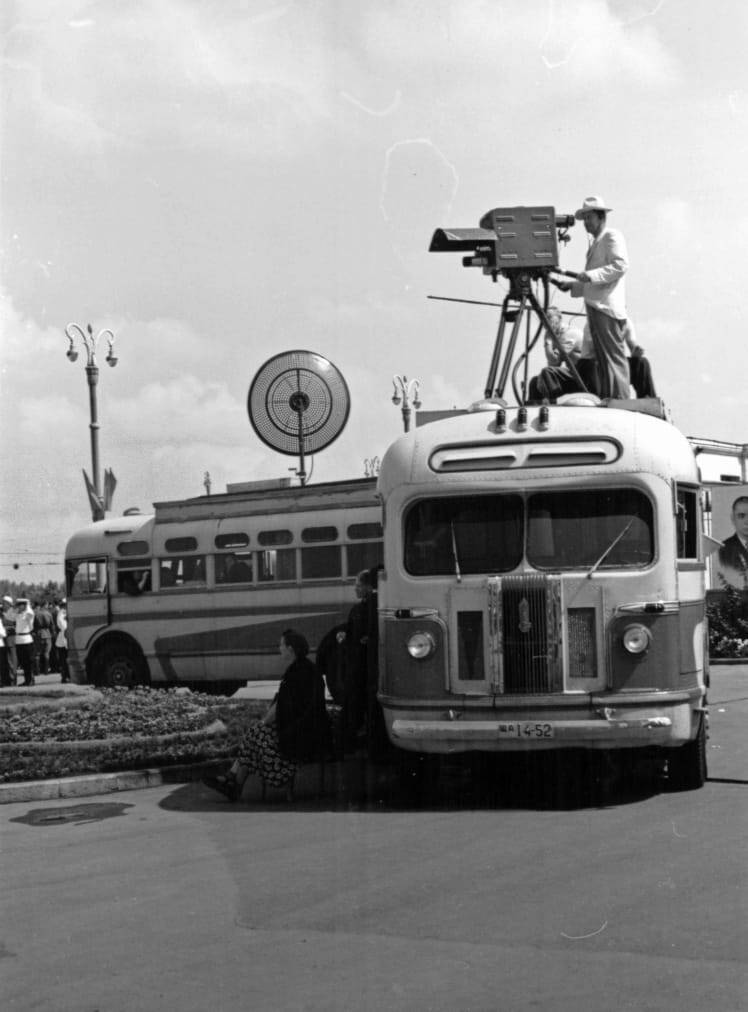 The network showed how the first TV and radio tower on Khreshchatyk Street in Kyiv looked like in the 1950s and 1970s. Archival photos