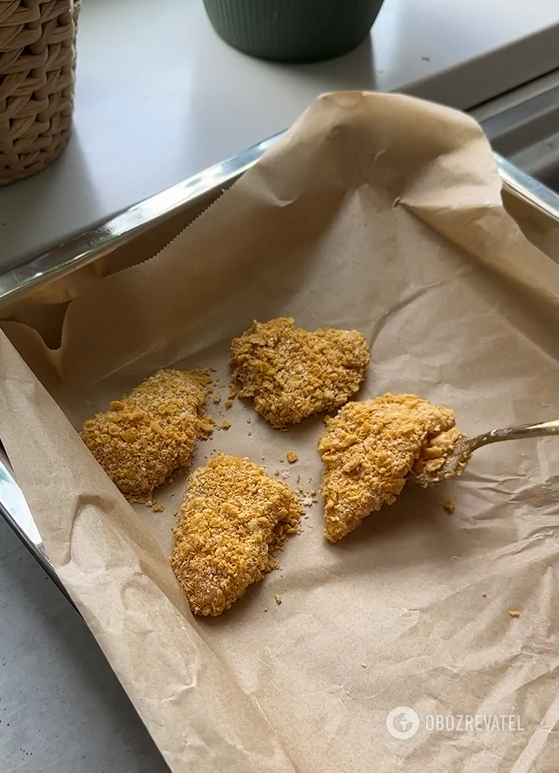 Przydatne nuggetsy z kurczaka bez oleju roślinnego: jak je ugotować