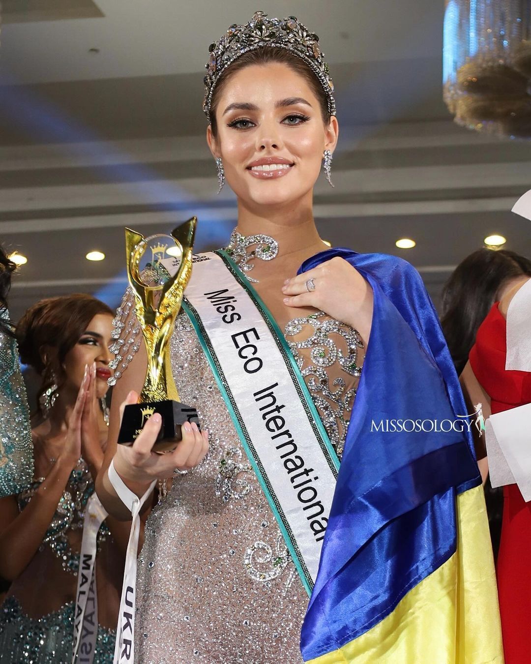 Ukrainian Angelina Usanova won the Miss Eco International-2024 beauty pageant in Egypt: her dress, a symbol of war, won the jury. Photo.