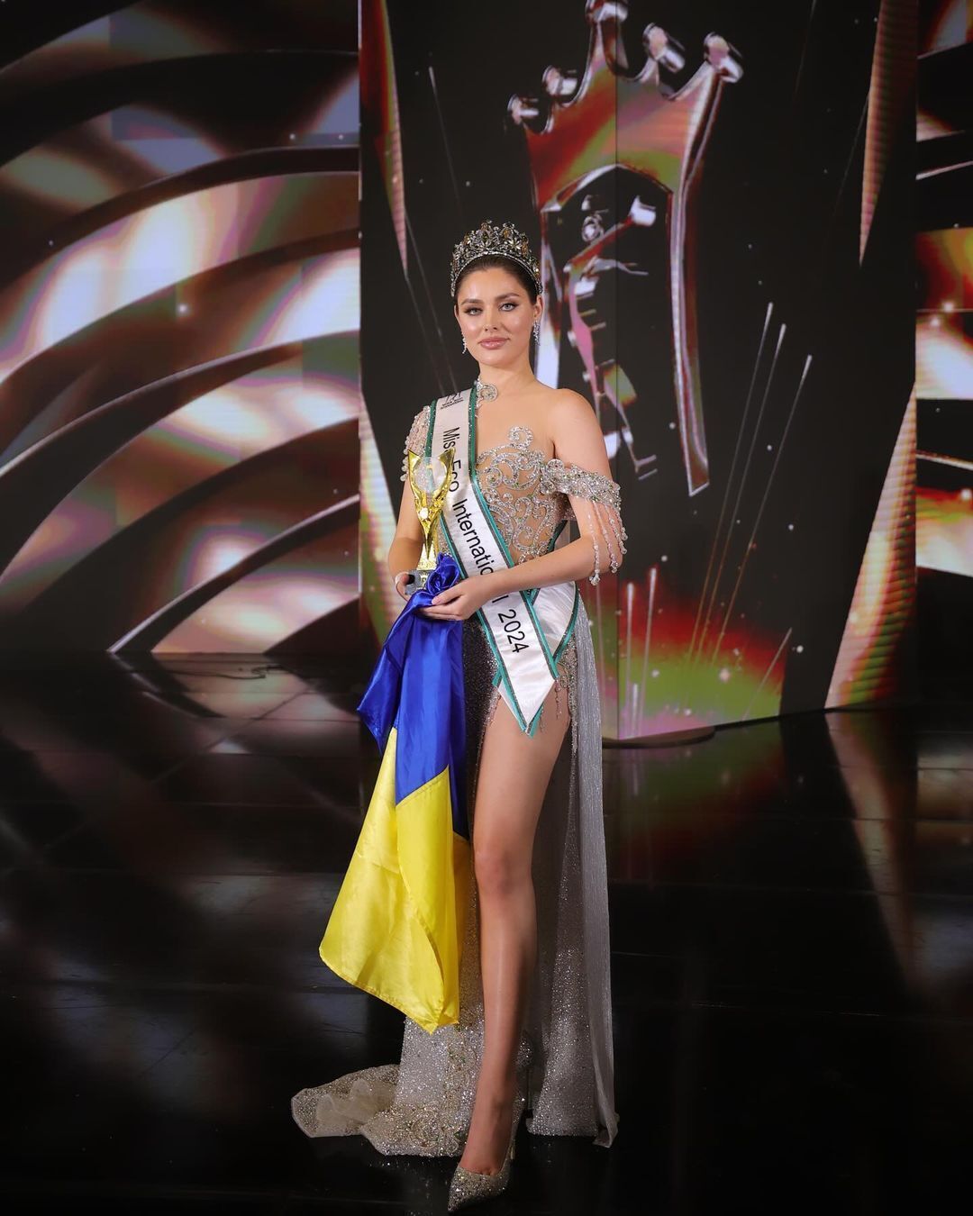 Ukrainian Angelina Usanova won the Miss Eco International-2024 beauty pageant in Egypt: her dress, a symbol of war, won the jury. Photo.