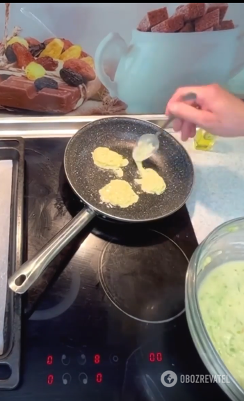 Puffy zucchini pancakes: be sure to add one ingredient to the batter