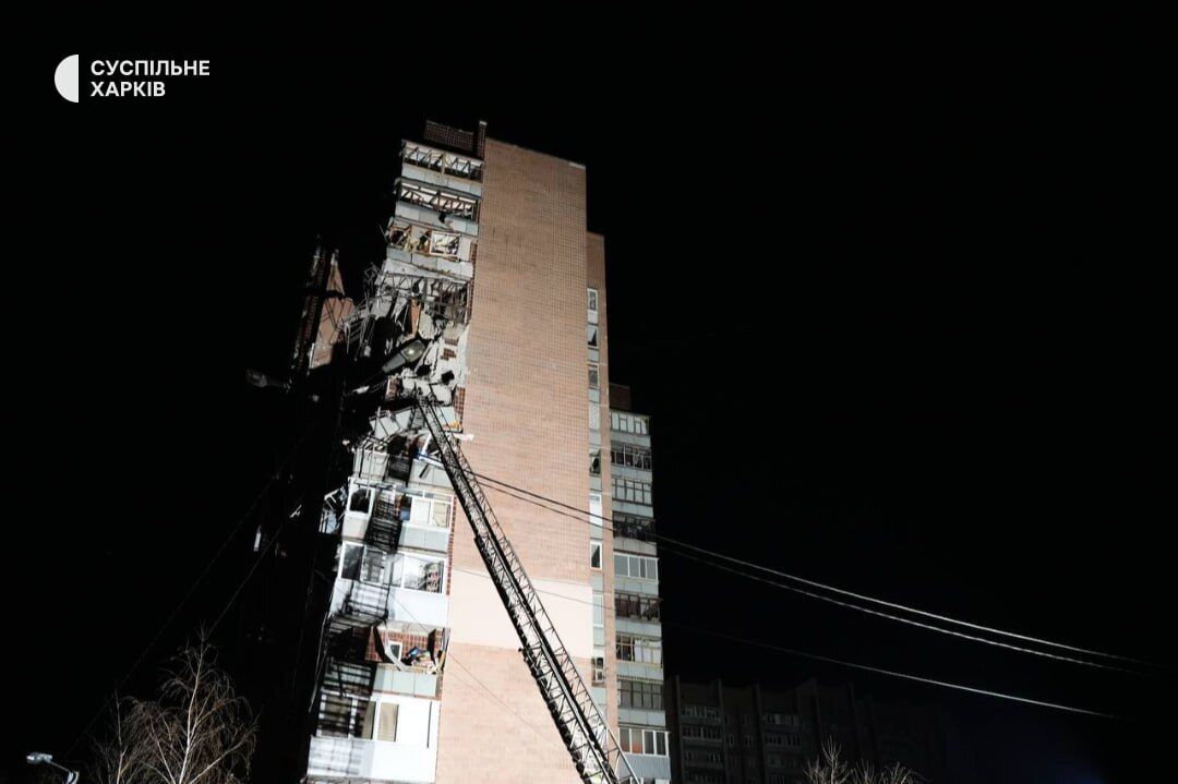 Russians hit residential buildings in Kharkiv with drones: three rescuers among the victims. Photos and video