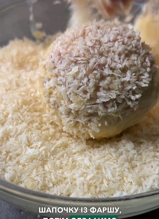 Delicious stuffed champignons with meat and cheese: cooked in 20 minutes