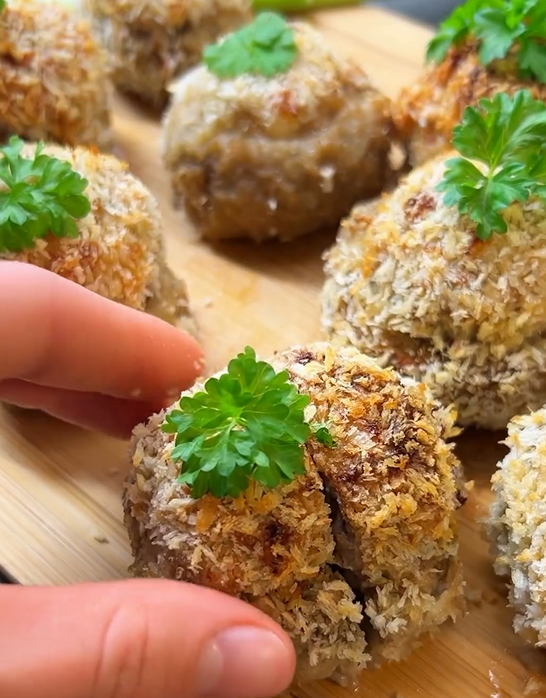 Delicious stuffed champignons with meat and cheese: cooked in 20 minutes