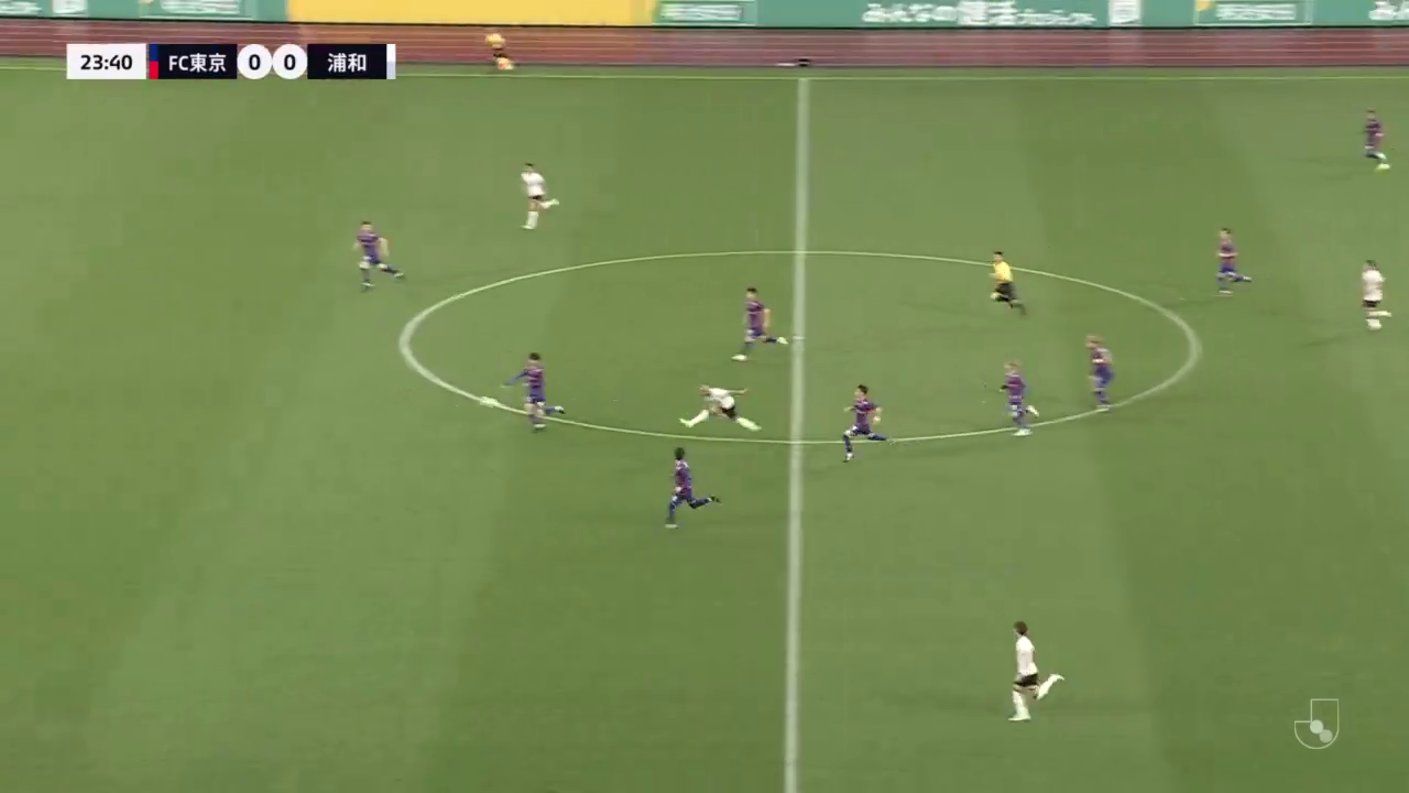 W Japonii padł niesamowity gol ze środka pola. Wideo