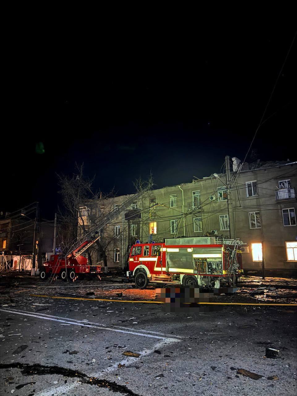 Rosjanie zaatakowali dronami budynki mieszkalne w Charkowie: wśród ofiar jest trzech ratowników. Zdjęcia i wideo