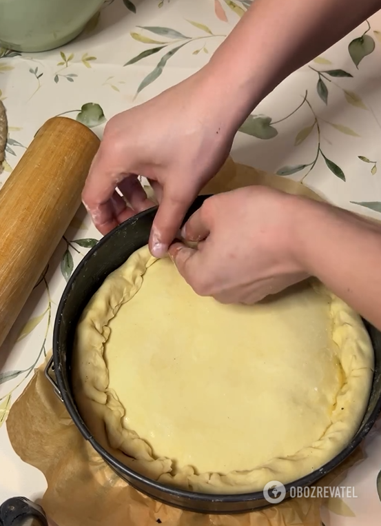 Leniwe ciasto cebulowe w pośpiechu: na czym zrobić ciasto