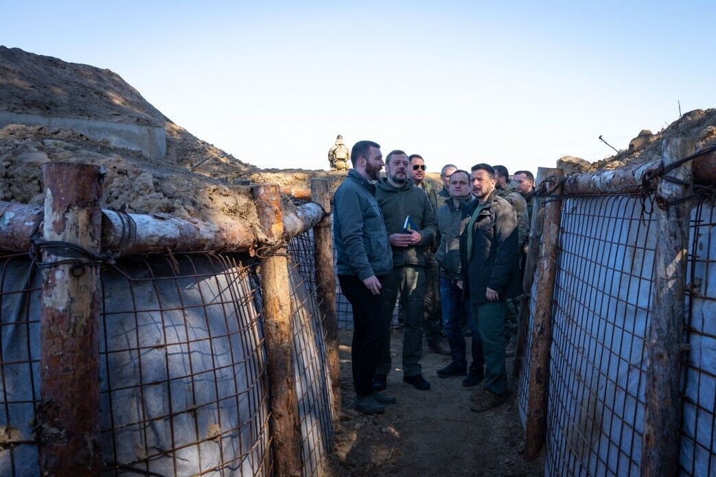 ''The main thing is reliability'': Zelenskyy inspected the construction of fortifications in the Chernihiv region. Photos and videos