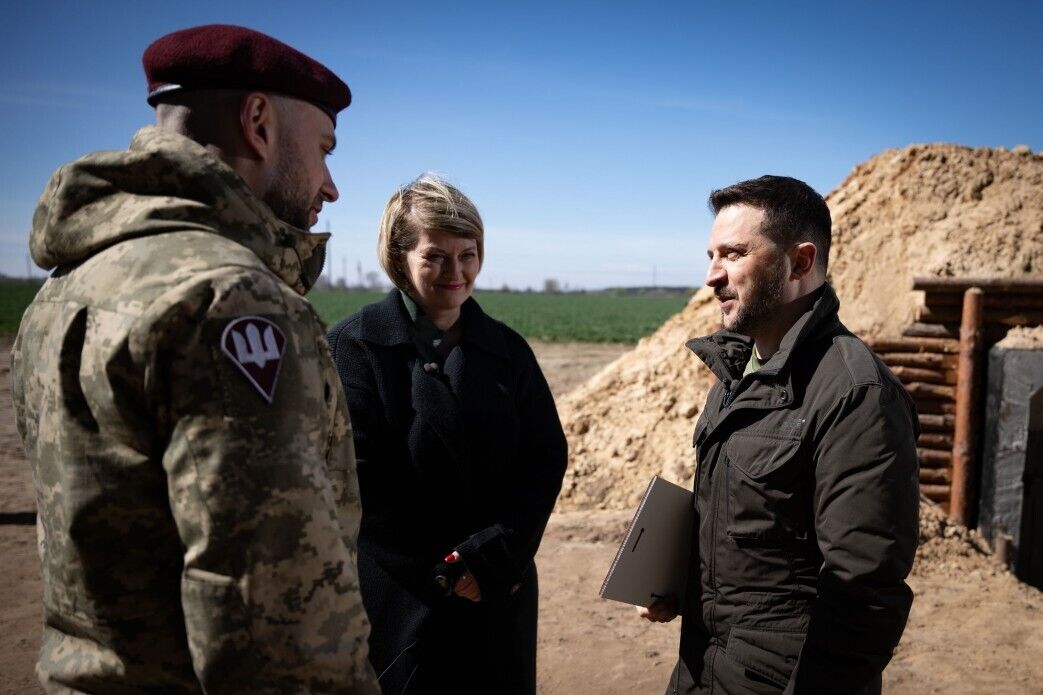 ''The main thing is reliability'': Zelenskyy inspected the construction of fortifications in the Chernihiv region. Photos and videos