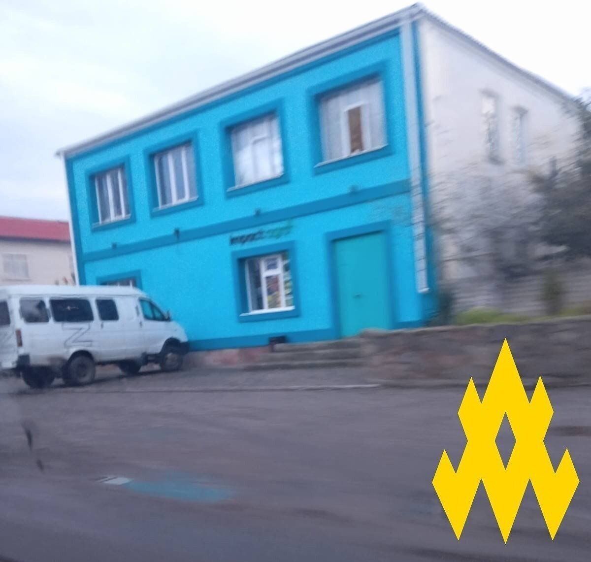 Szkoła jazdy w Nowooleksijiwce, gdzie stacjonują ludzie Kadyrowki. Zdjęcie: Atesh