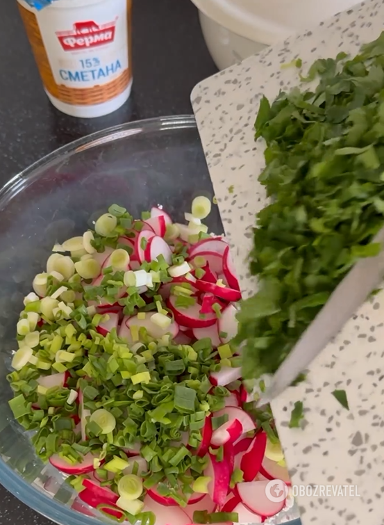 The most delicious spring salad with cottage cheese, radish and cucumber: what to dress with