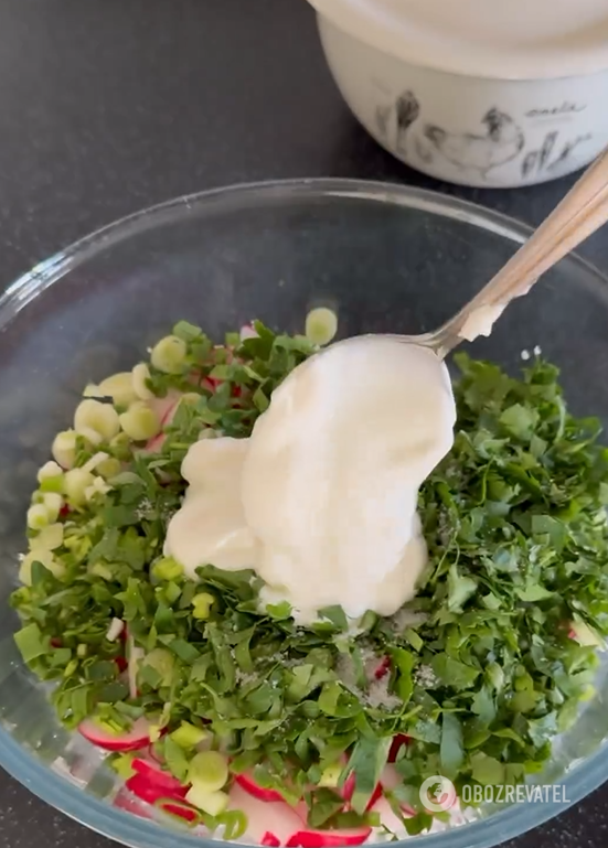 The most delicious spring salad with cottage cheese, radish and cucumber: what to dress with
