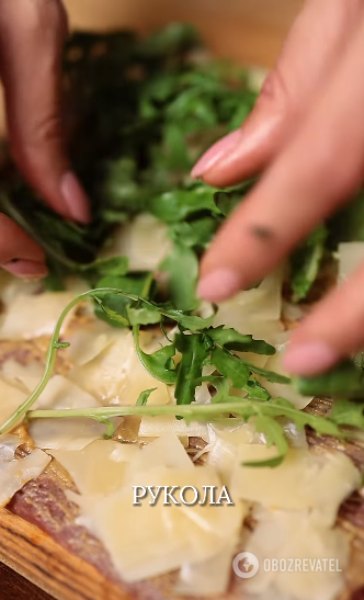Beef with arugula and parmesan: a juicy dish that will become a favorite