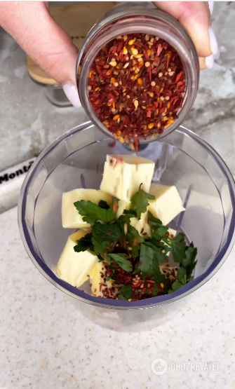 Garlic butter: the perfect combination of flavors for crispy bruschetta