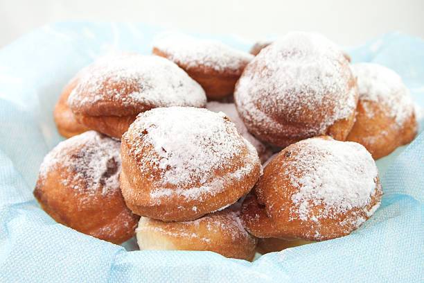 Pączki z cukrem pudrem bez pieczenia