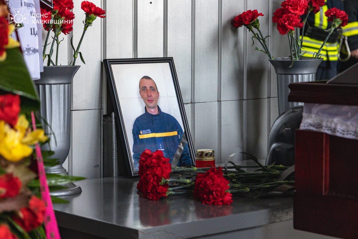 Kharkiv says goodbye to three rescuers killed by a Russian army strike. Photo