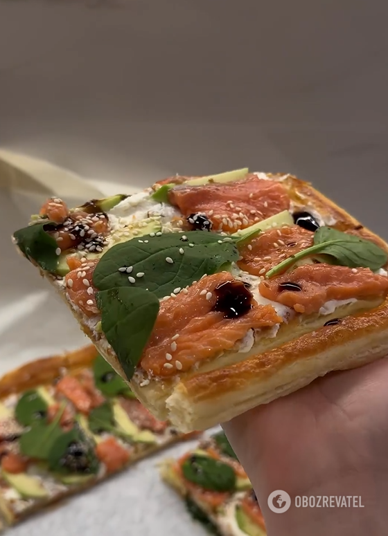 Puff pastry breakfast in 20 minutes: avocado and red fish are needed