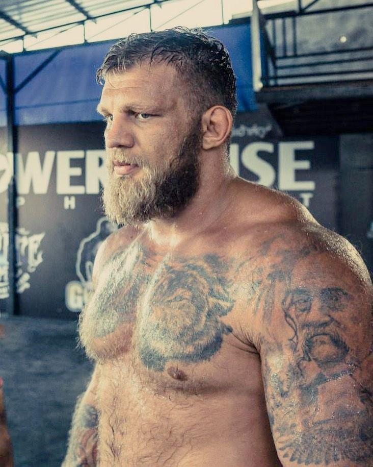 Russian MMA fighter plans to join Ukrainian army as part of US Navy SEALs