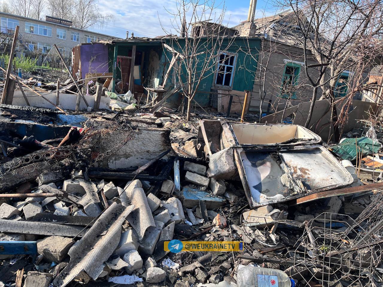 Okupanci uderzyli w Charków z dronów, dom uszkodzony: są ofiary