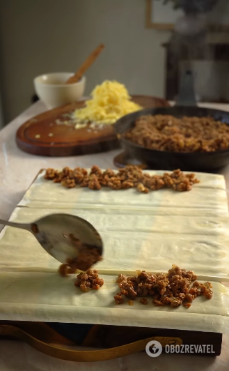 Meat-filled rolls: a popular snack made from phyllo dough in a hurry