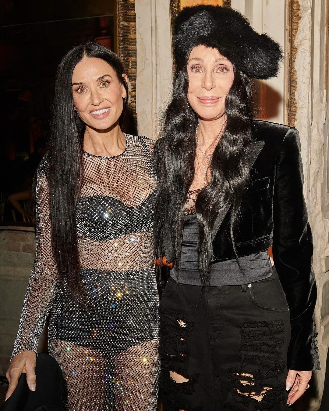 Demi Moore came to the Dolce & Gabbana party in a transparent dress with sparkles: the figure of the 61-year-old actress amazed everyone