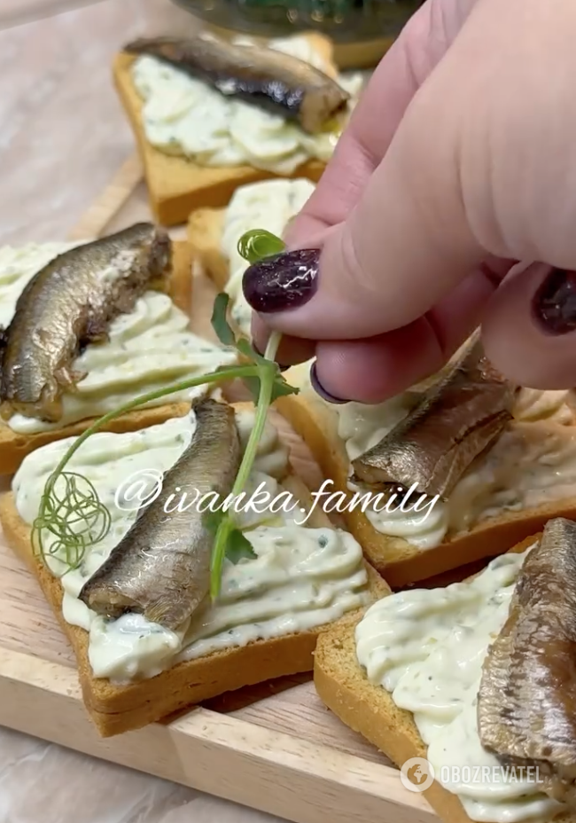 Simple sprat sandwiches