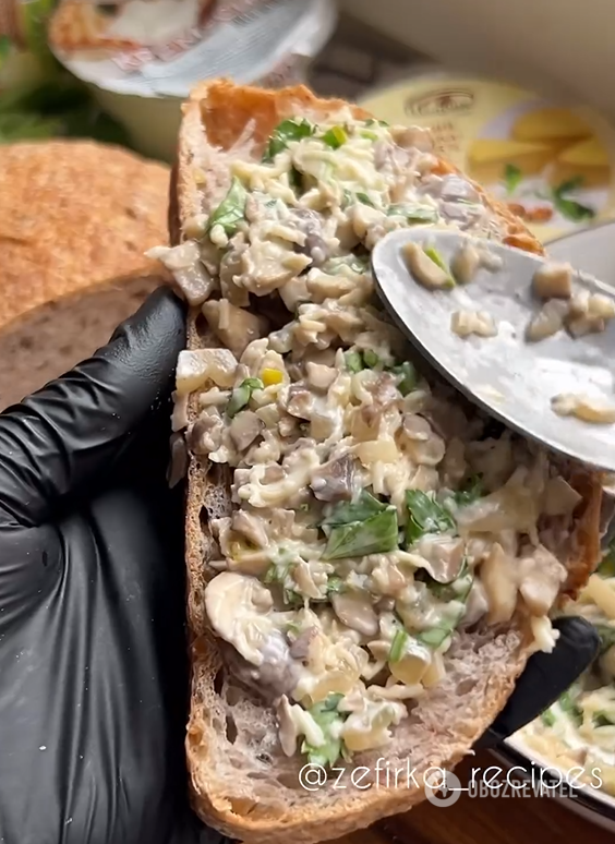Hearty hot sandwiches with mushrooms: easy to prepare