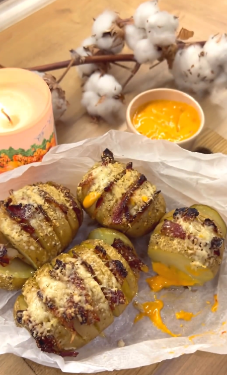 How to bake potatoes deliciously in their skins: they won't be dry if you add one simple ingredient