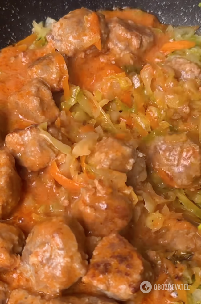 Braised cabbage with meatballs
