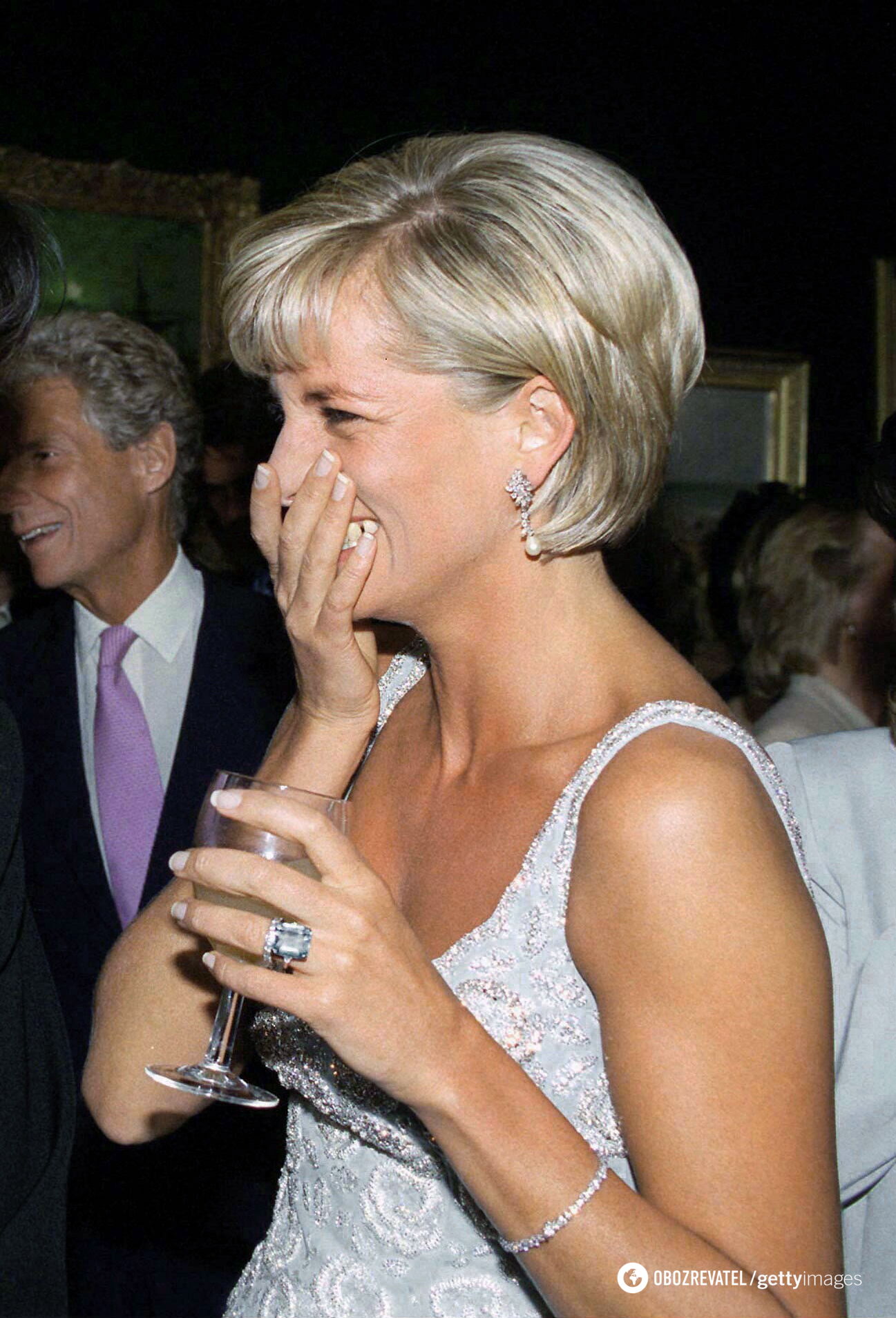 The iconic French of the 90s: how to recreate Princess Diana's favorite manicure