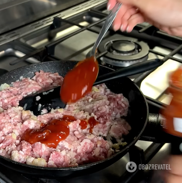 Minced meat with tomato sauce