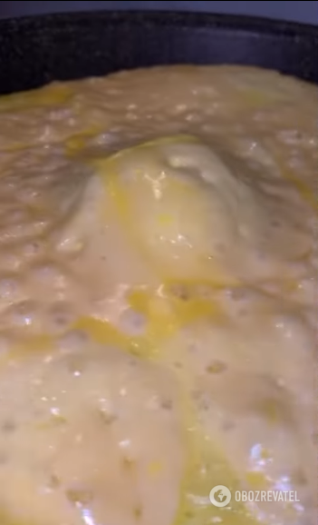 Smażenie omletu na patelni