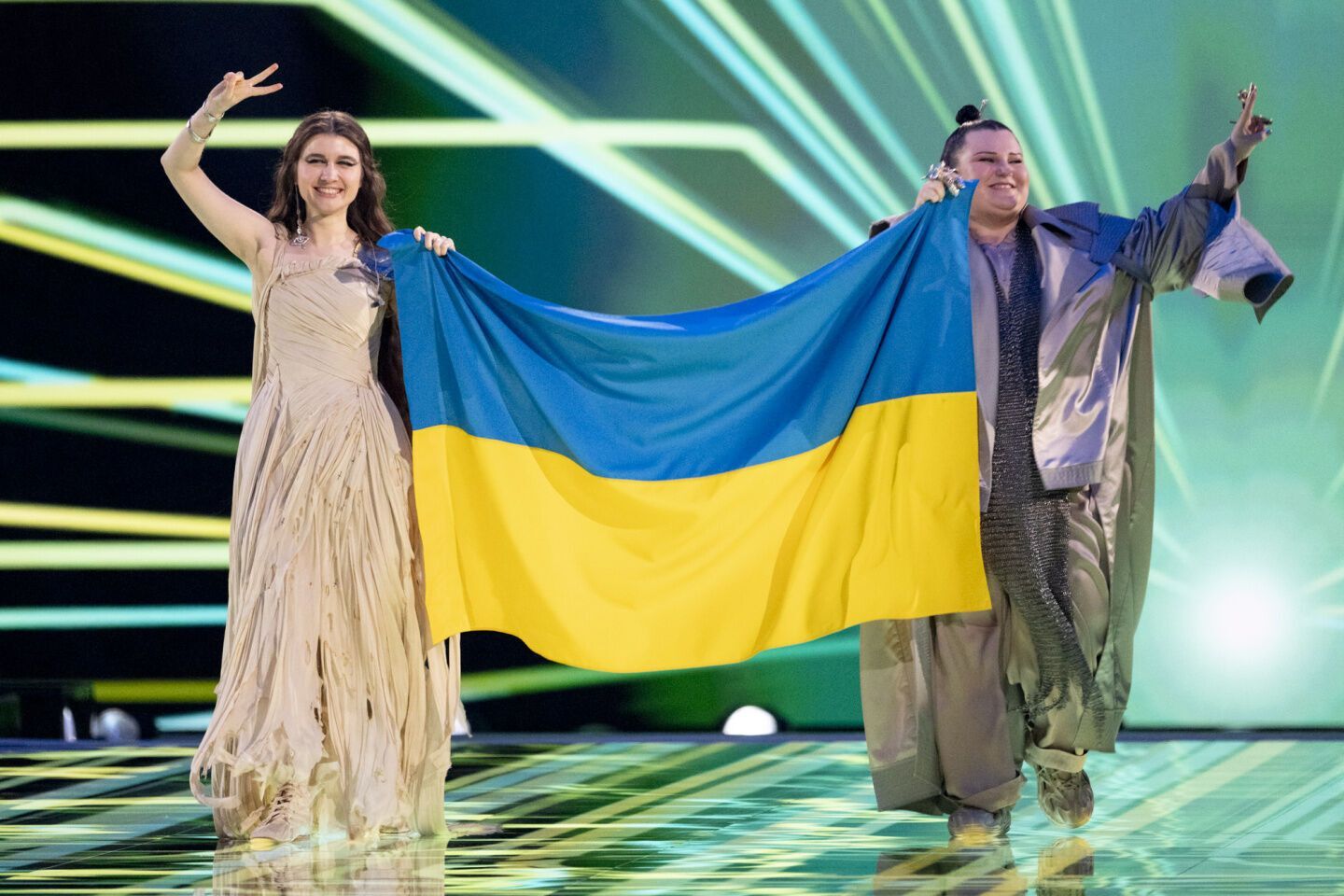 How many points did Ukraine get from the jury table of results