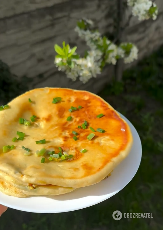 Elementary khachapuri in a frying pan without an oven: it takes a few minutes to cook
