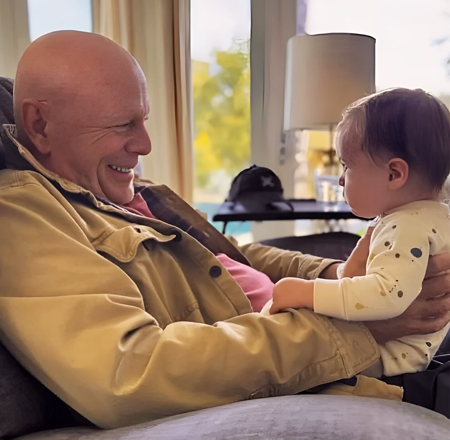 ''Pure joy on his face''. Seriously ill Bruce Willis showed a photo with his only granddaughter and delighted the network