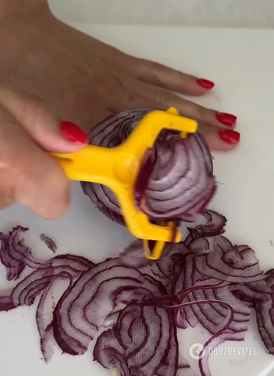 How to quickly chop onions without crying: a very effective way