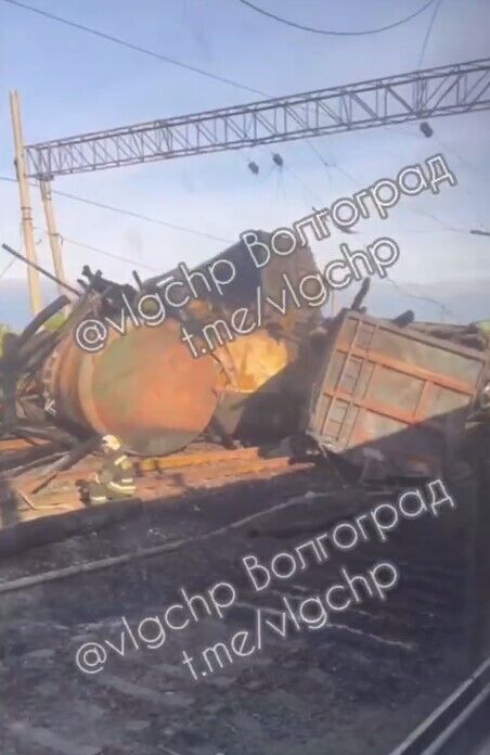 A freight train caught fire in the Volgograd region of Russia after a drone attack: nine cars derailed. Photos and video