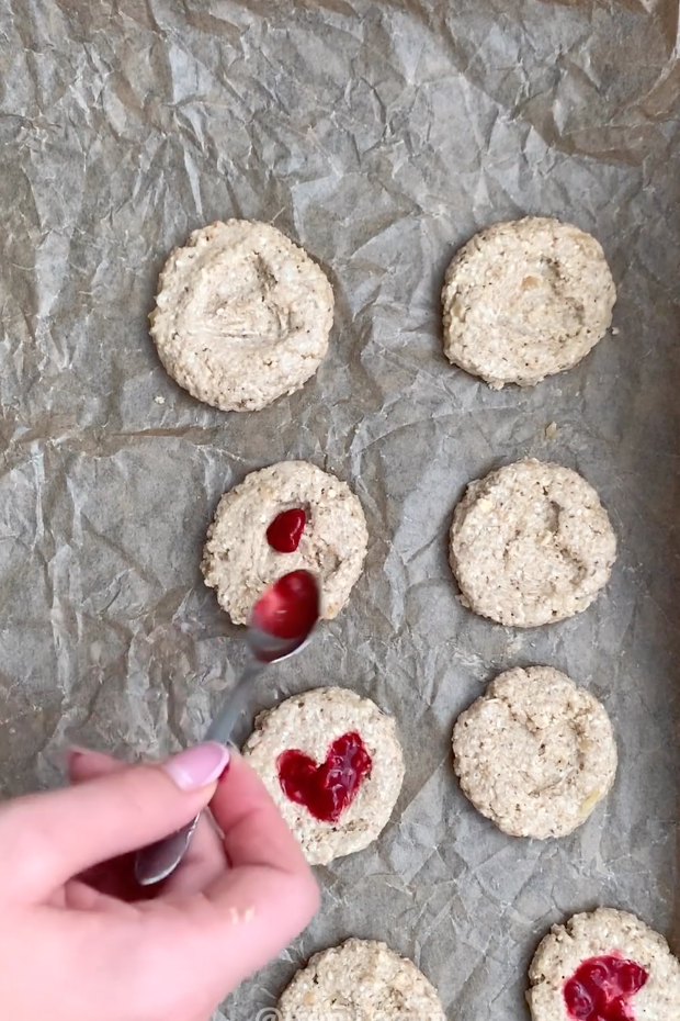 Cooking cookies with berry puree