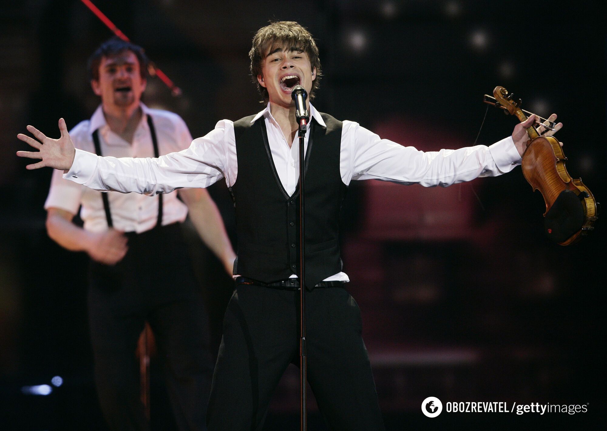 Not the only one to break the crystal microphone. The Internet recalled the embarrassment at Eurovision 2009