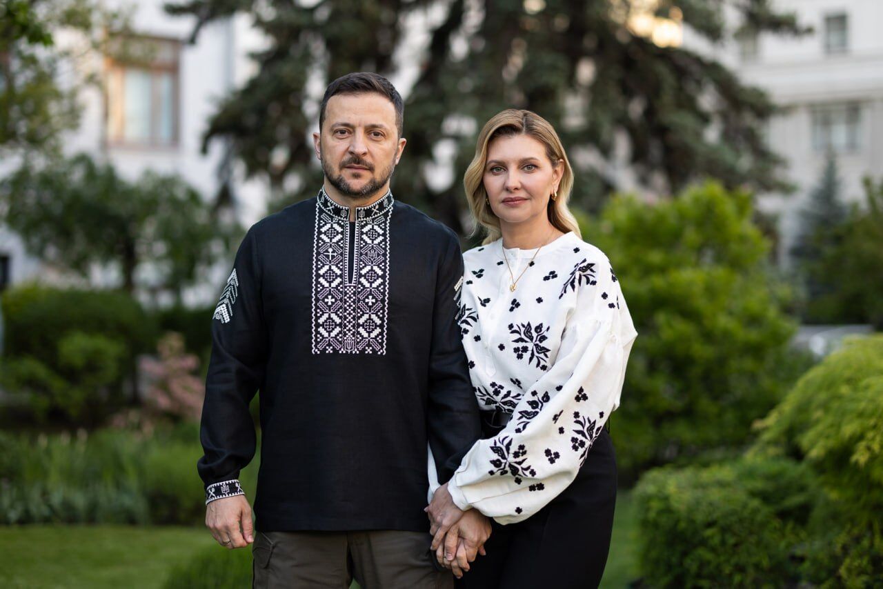 In the style of a Yavoriv shawl and with coats of arms: The Zelenskys showed their symbolic black and white embroidered shirts for almost 15 thousand hryvnias. Photo