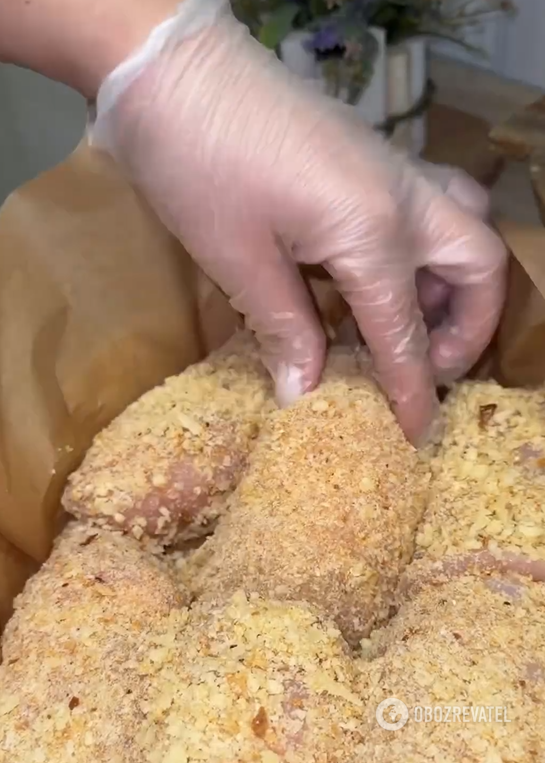 Juicy chicken rolls in batter: what to make the filling from