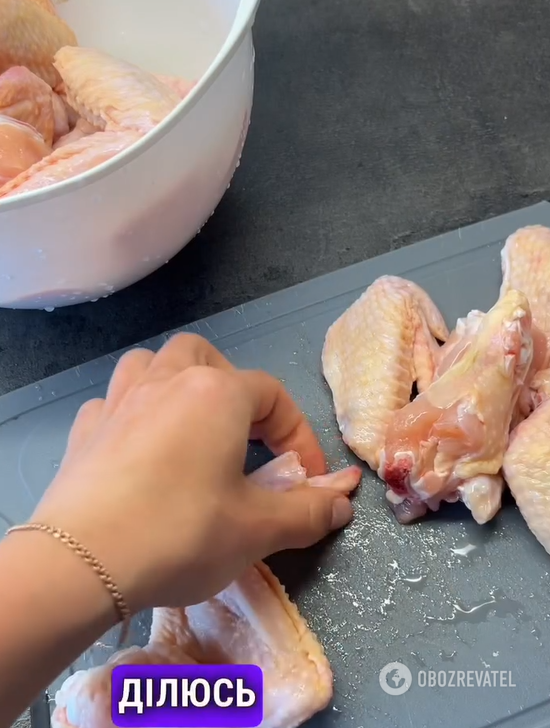 Golden fried wings in teriyaki sauce: the meat just melts in your mouth