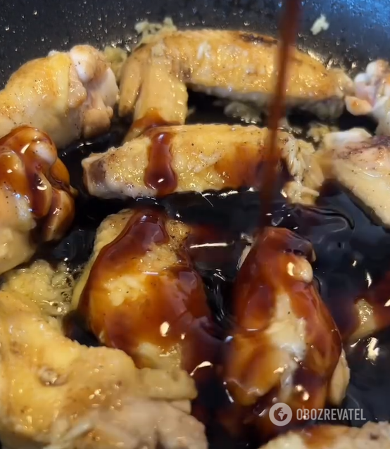 Golden fried wings in teriyaki sauce: the meat just melts in your mouth