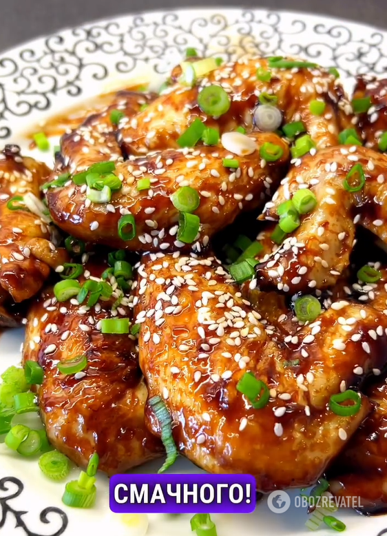 Golden fried wings in teriyaki sauce: the meat just melts in your mouth