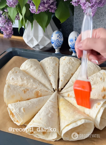 Tasty and beautiful pita bread appetizer: how to surprise your loved ones