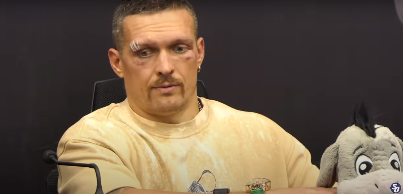 Had to go to a hospital: Usyk shows what his face looks like after 111 missed punches to the head from Fury. Photo