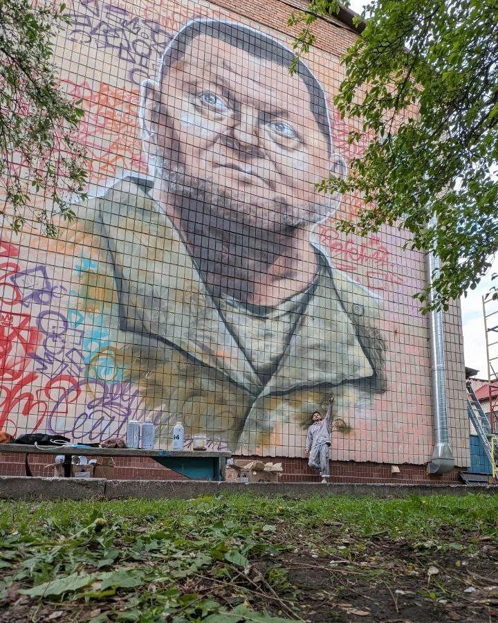 The largest mural dedicated to Valeriy Zaluzhnyш was created in Kyiv. Photos and video
