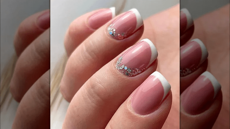 If you're tired of the classics: how to make a glamorous French manicure with just one detail