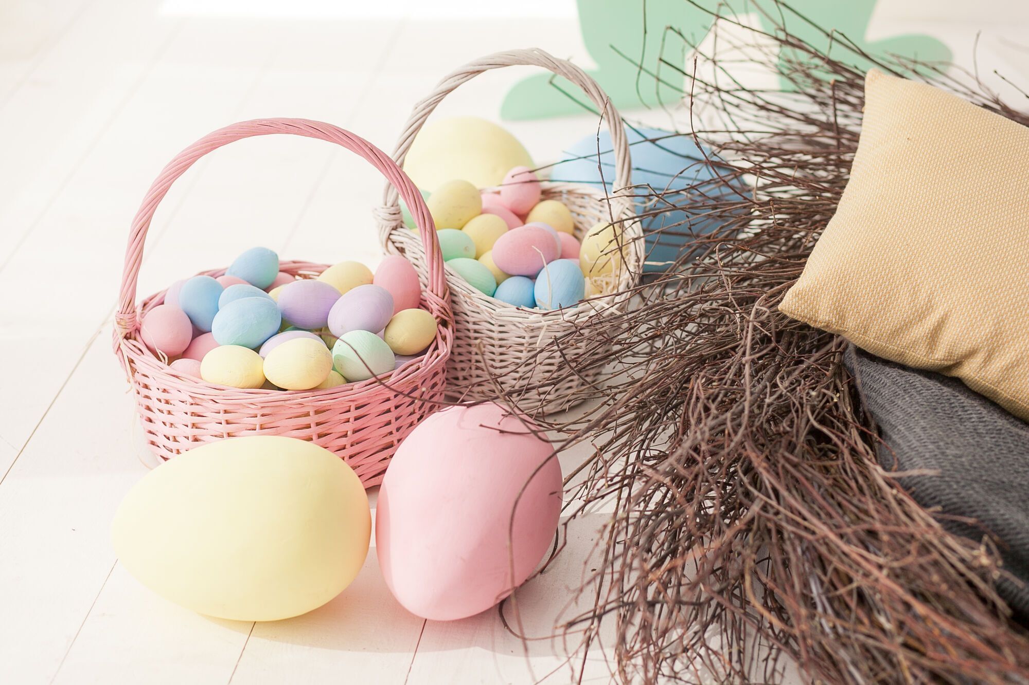 What to put in the Easter basket and what to avoid: useful tips