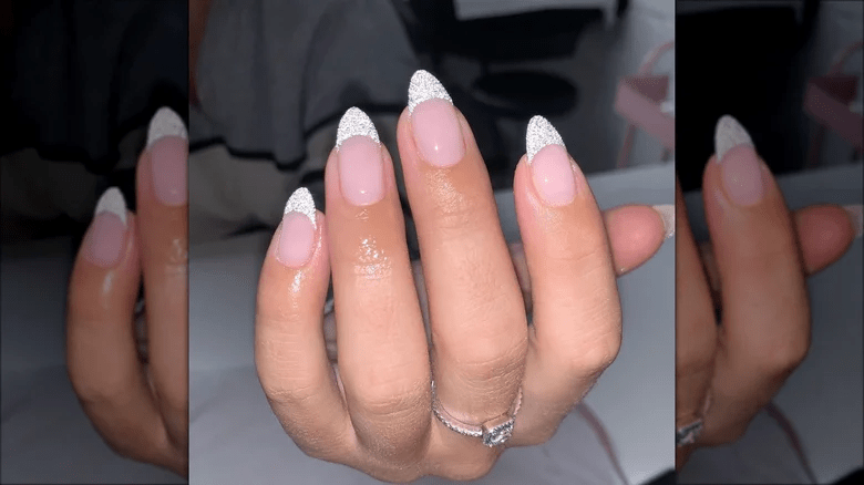 If you're tired of the classics: how to make a glamorous French manicure with just one detail